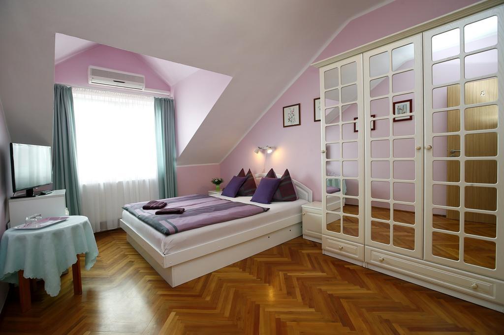 Cecey Vendeghaz Bed & Breakfast Eger Bilik gambar